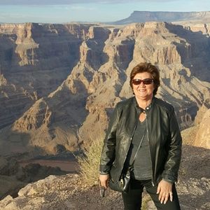 Meet your Posher, Monica