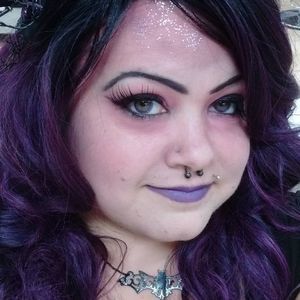 Meet your Posher, Adrienne