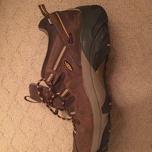 Men's shoes