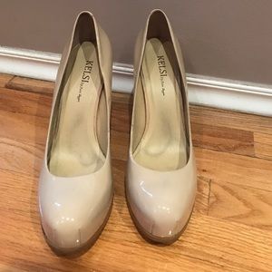 Nude pumps