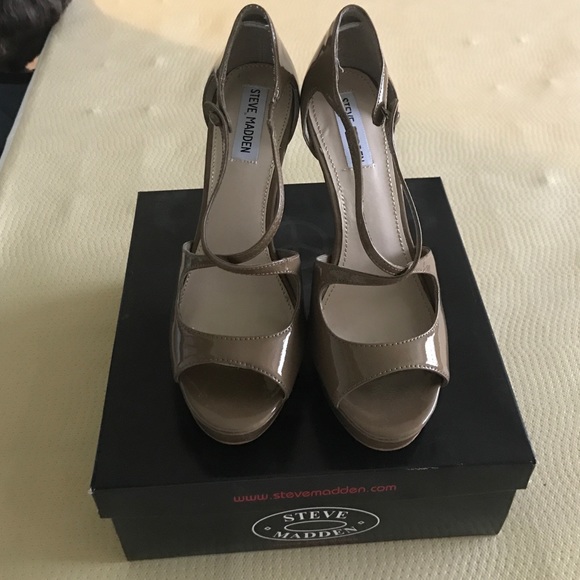 Steve Madden Taupe Patent heels 8 1/2