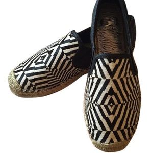 🖤Gianni Bini Black & White Street Beats Flats🖤