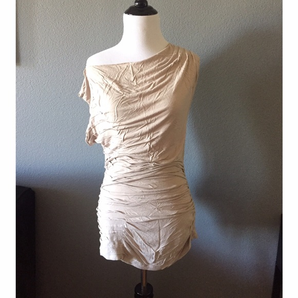 🔻EUC Marty M off-shoulder tunic