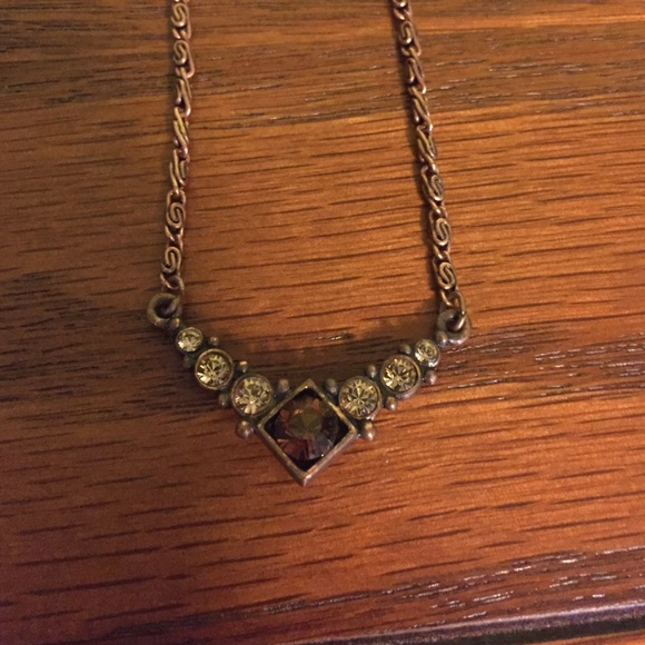 V line necklace