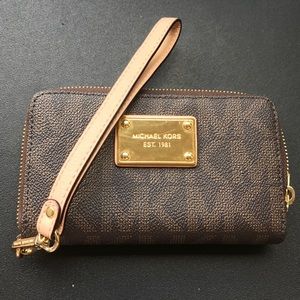 Micheal Kors wristlet - Brown with logos