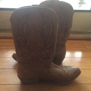 Size 9M coconut cowboy boots