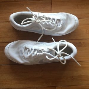 Nike Cheer shoes. barely worn. size 10.