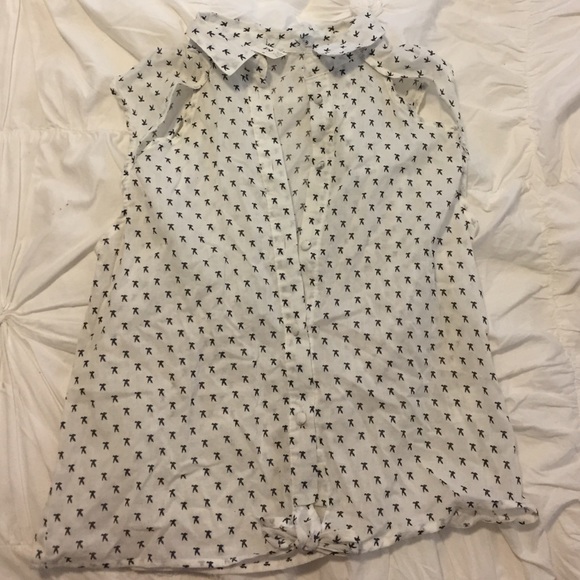 NWT Cutout button up tank