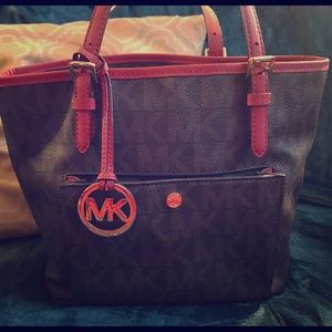 PRICE DROP 🙌. Michael Kors Jet Set Tote