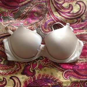 Victoria's Secret "Fabulous" Demi bra