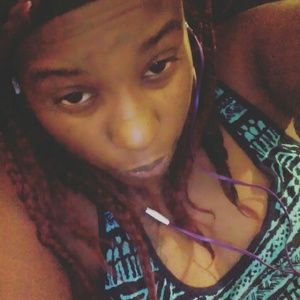 Meet your Posher, Shana