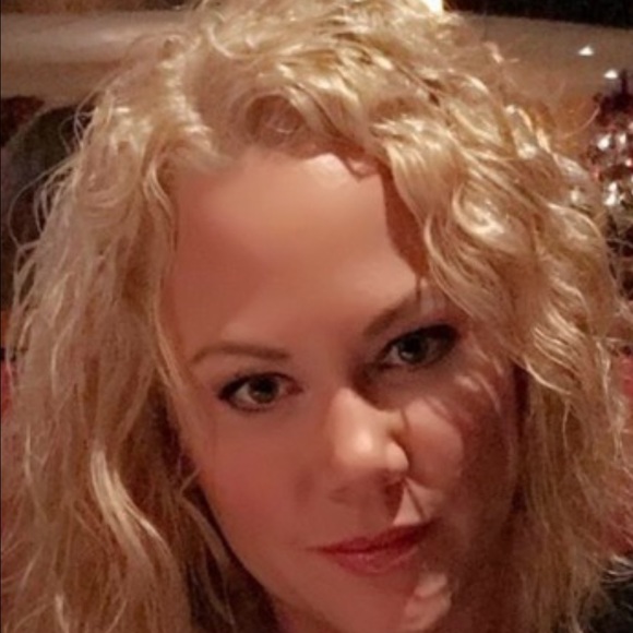 Meet your Posher, Carrie