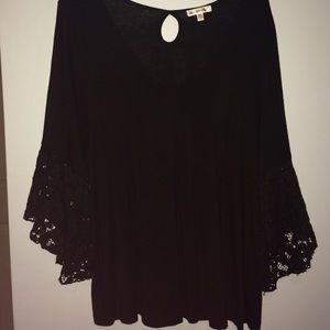 Beautiful long sleeve, black, v-neck