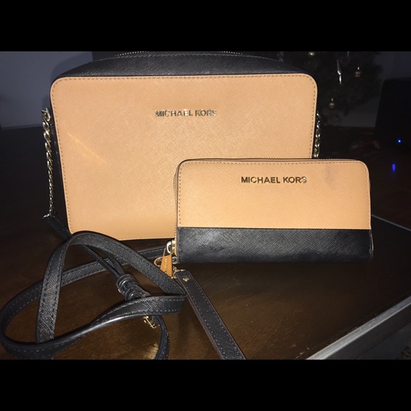 Michael Kors matching purse and wristlet wallet