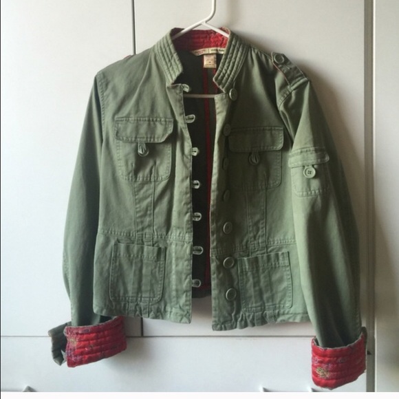 Bought here in Poshmark but fits to small on me