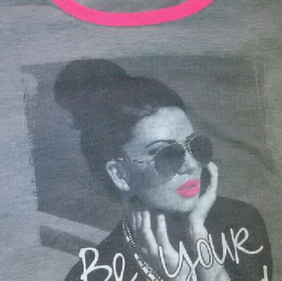 Cute grey shirt - Picture 2 of 4