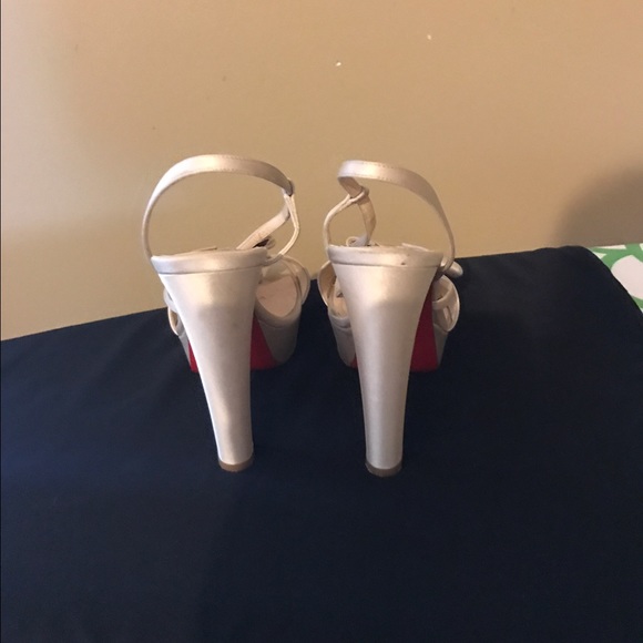 louboutin bow tie