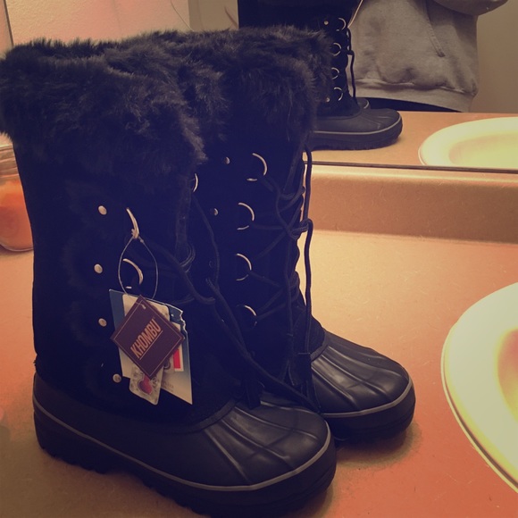 Never been worn Khombu boots!