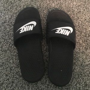Nike sandles black