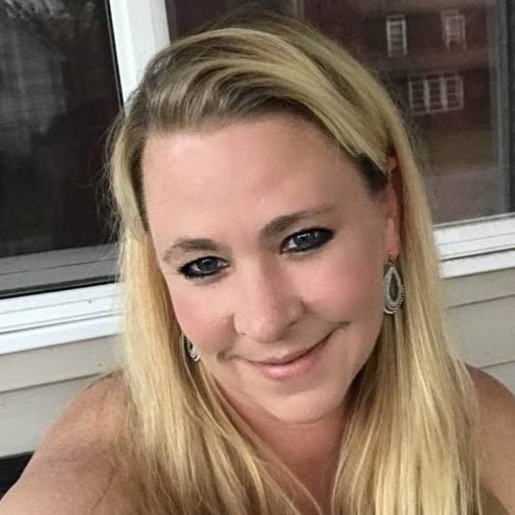 Meet your Posher, Courtney