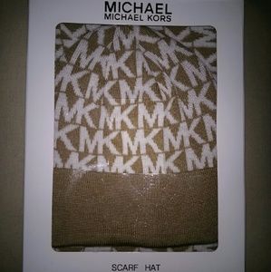 Michael Kors Winter hat set