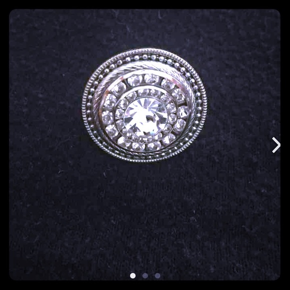 Fun costume jewelry silver ring - Picture 1 of 3