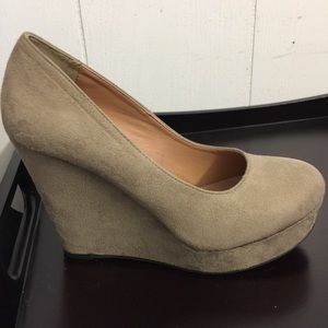 Taupe heel wedge