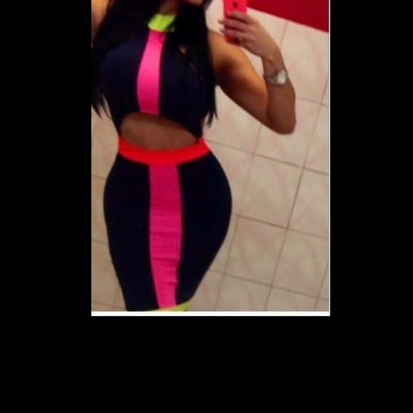 Dresses - Picture 1 of 4