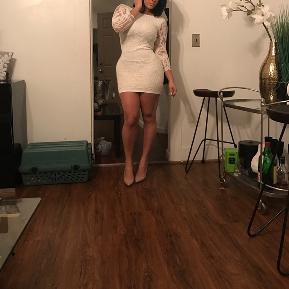 Dresses - Picture 4 of 4