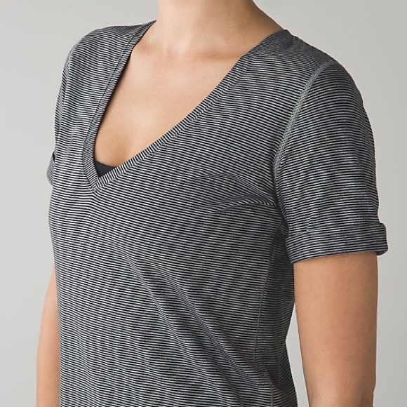 Lululemon Love Tee II Striped, Size 6