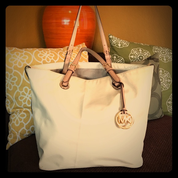 Michael Kors beige shoulder bag