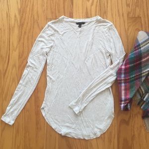 Banana Republic long sleeve scoop-bottom shirt