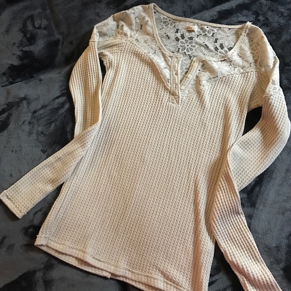 Hollister long sleeve waffle and lace button down