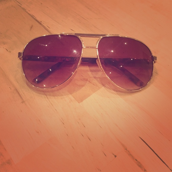 Tahari tortoise shell aviator sunglasses