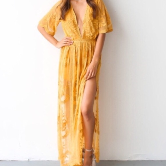 Honey Punch Dresses & Skirts - Honey punch lace maxi