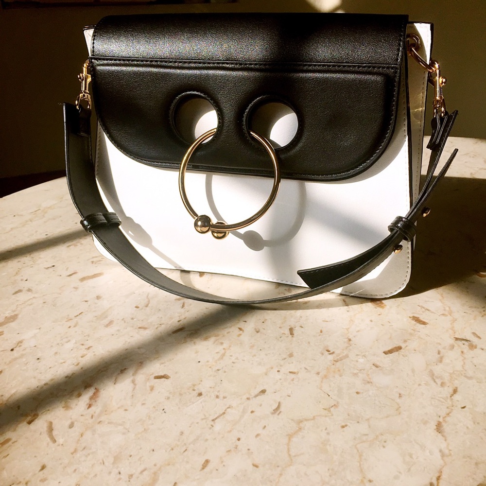 🔥24hr Sale 🔥Piercing Bag Purse White Black