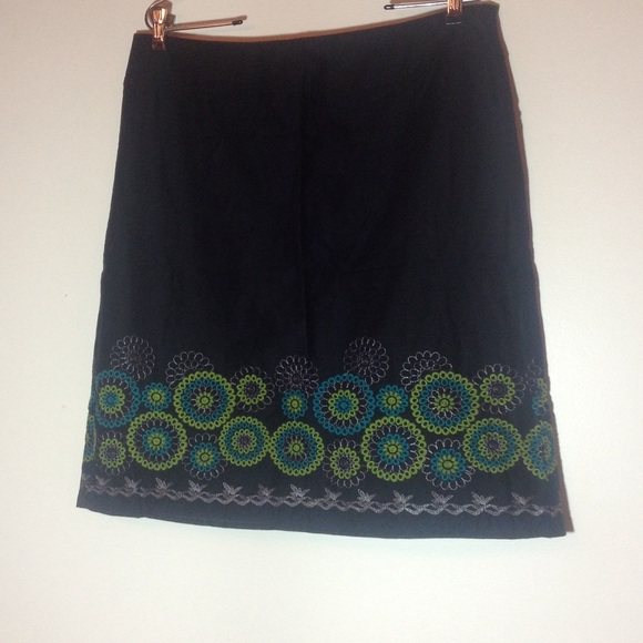 Embroidered skirt