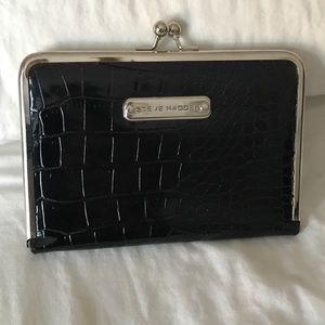 Black clutch