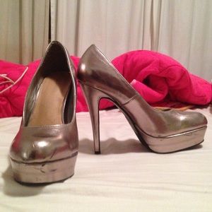 LC Lauren Conrad Silver Metallic Platform Heels