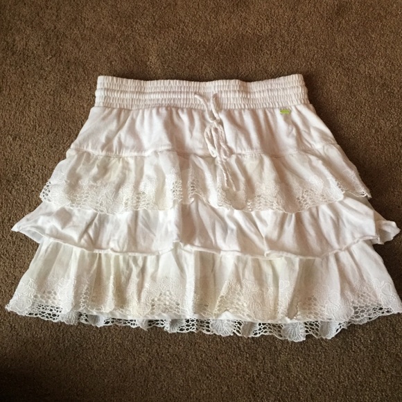 Aeropostale white lace tiered skirt
