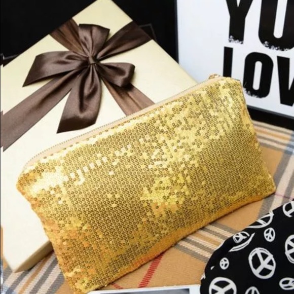 💥SOLD💥👛NWT Gold clutch bag👛