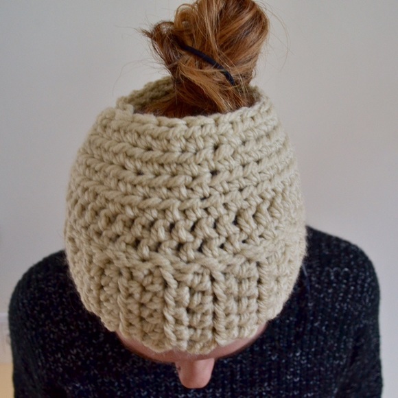 Ponytail Beanie!! - Picture 2 of 4
