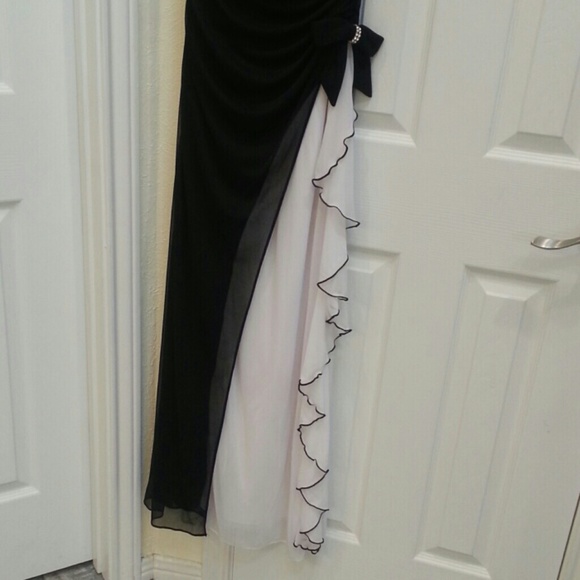 Black & White- Diamond Accent Dress - Picture 3 of 4