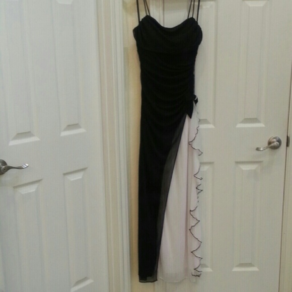 Black & White- Diamond Accent Dress - Picture 4 of 4