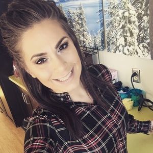 Meet your Posher, Alecia