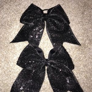One Black sequin bow