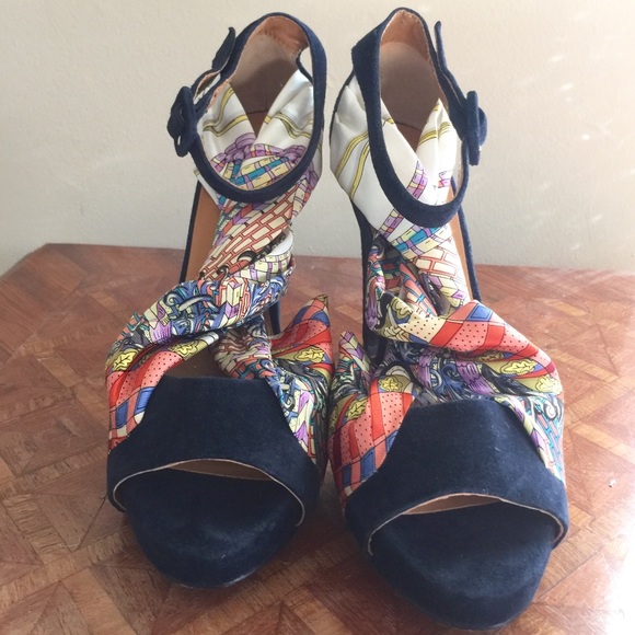 HERMES iconic silk print heels - Picture 2 of 3