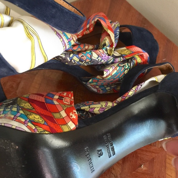 HERMES iconic silk print heels - Picture 3 of 3
