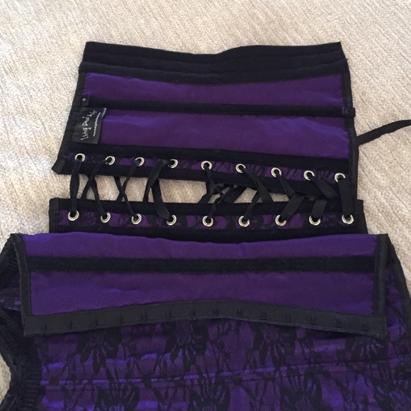 Living Dead Souls Corset - Picture 3 of 4