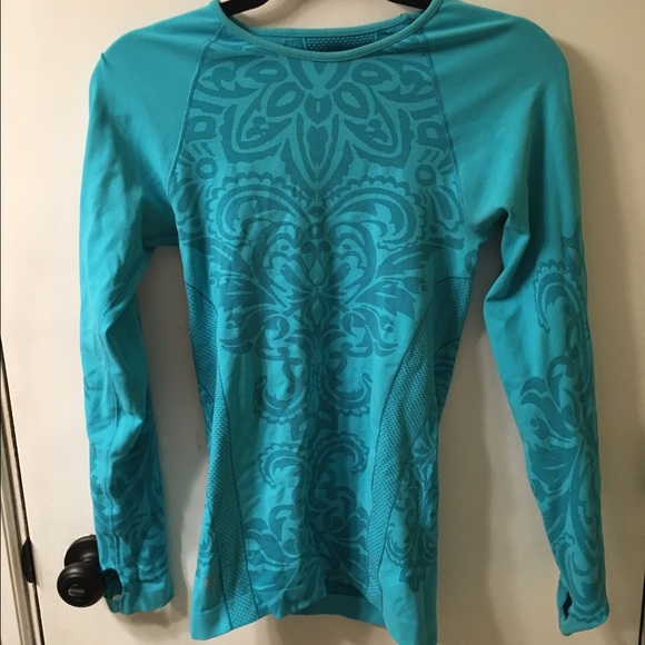 Tight athleta long sleeve
